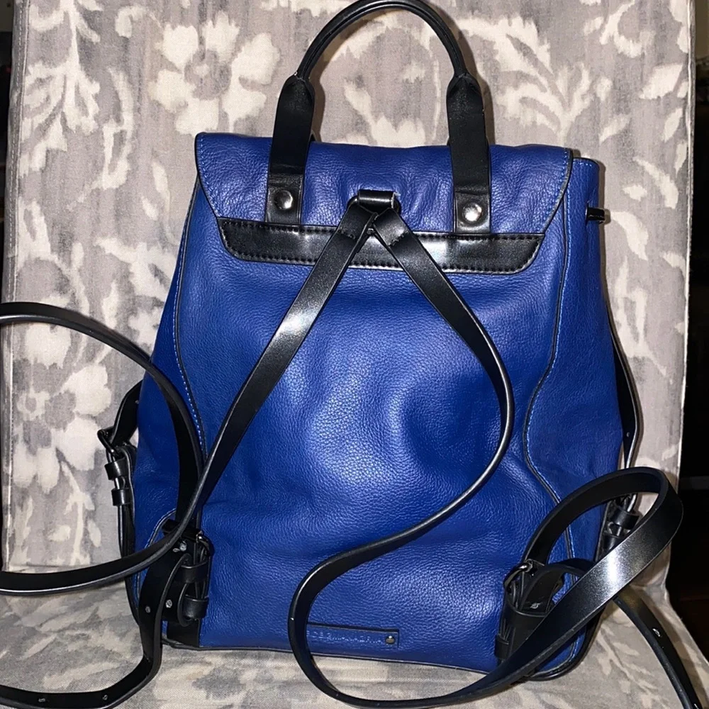 ✨SOLD✨BCBG MAXAZRIA Blie/Black Leather Flap Backpack - Picture 3 of 15